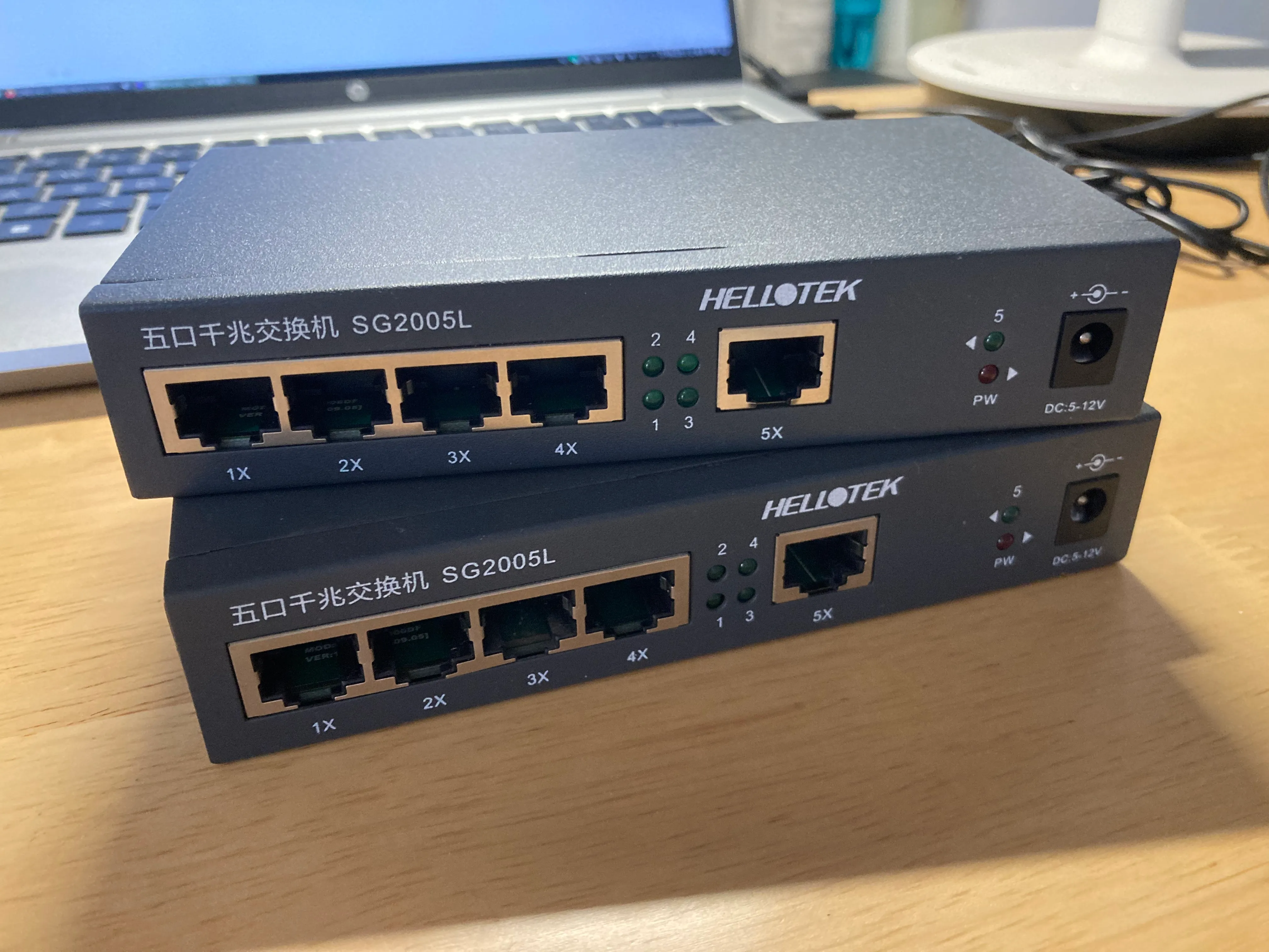 我的两台 SG2005L,拨码开关调整 vid